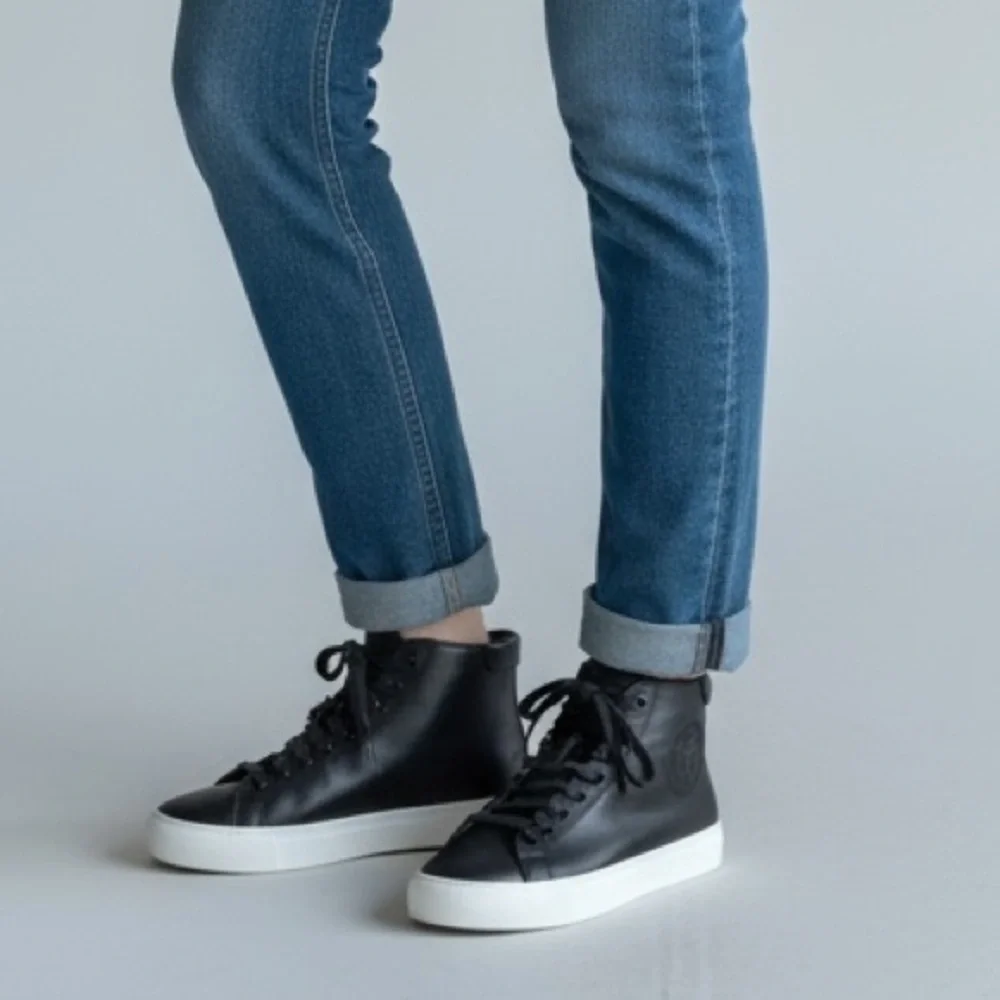 Tory Burch Navy High-Top Nola leather Sneakers Lace up white soles Sz‎ 10